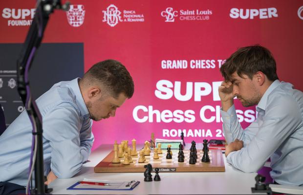 Van Foreest și Giri, victoriile zilei la București:  cinci jucători la egalitate după runda a III-a a Super Chess Classic România