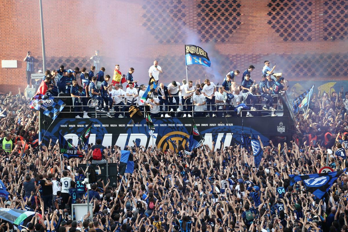 Paradă Inter după „dubla” cu Chivu
