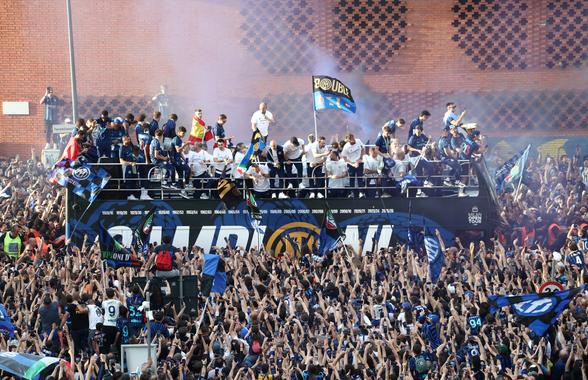 Cristi Chivu, descătușat la parada lui Inter! Accesoriul care a atras atenția, purtat de antrenor și de Marcus Thuram