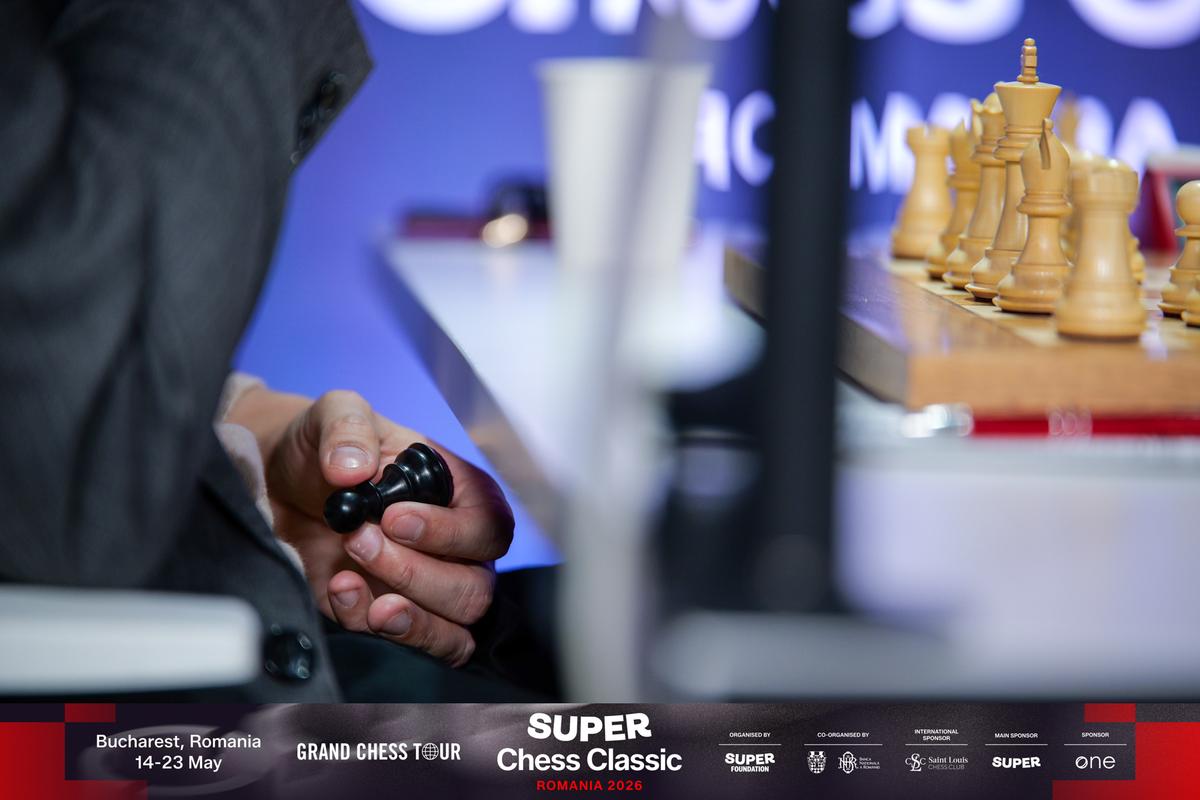 Van Foreest și Giri, victoriile zilei la București:  cinci jucători la egalitate după runda a III-a a Super Chess Classic România