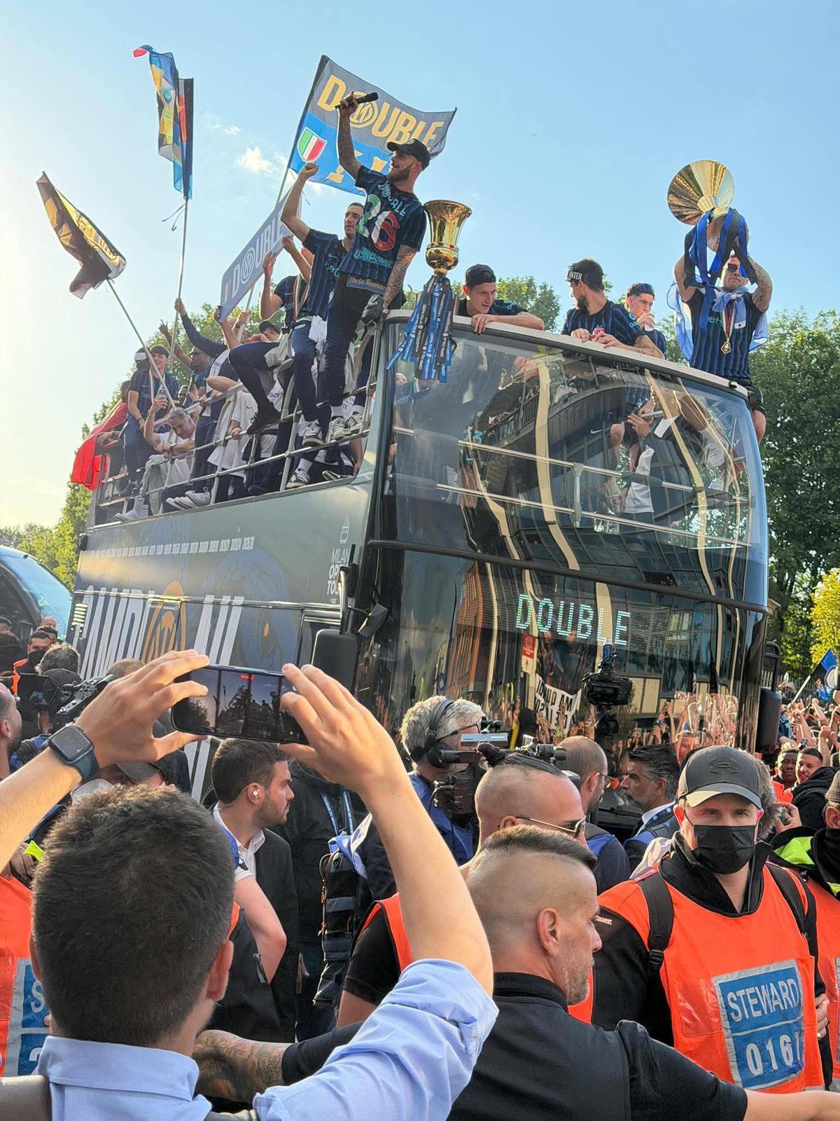 Paradă Inter după „dubla” cu Chivu