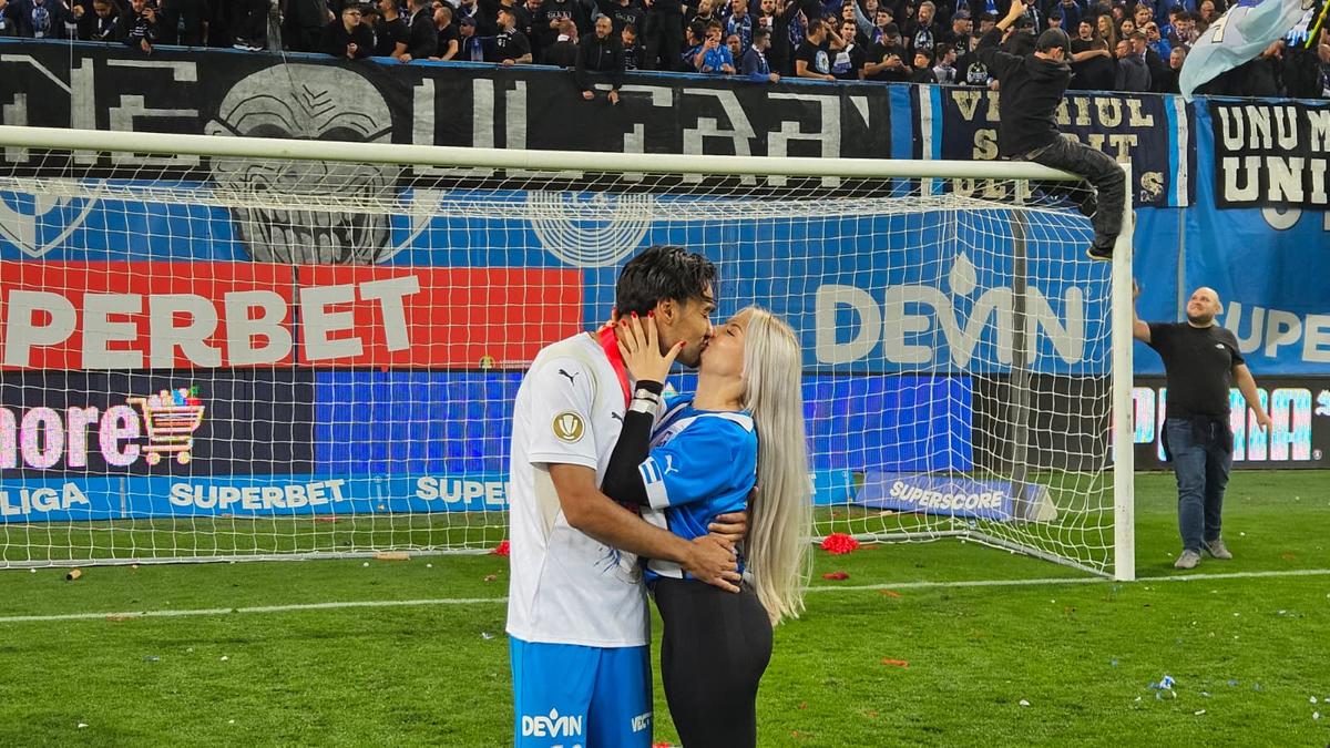 Universitatea Craiova, imagini cu trofeul
