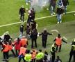 Meci abandonat în ultima etapă din Ligue 1 » Suporterii au intrat pe teren și au aruncat cu torțe spre banca tehnică