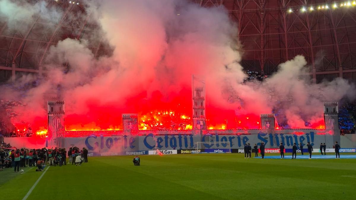 Oltenii au aprins peluza la meciul de titlu din Bănie! Demersul organizatorilor, imediat după golul de 2-0