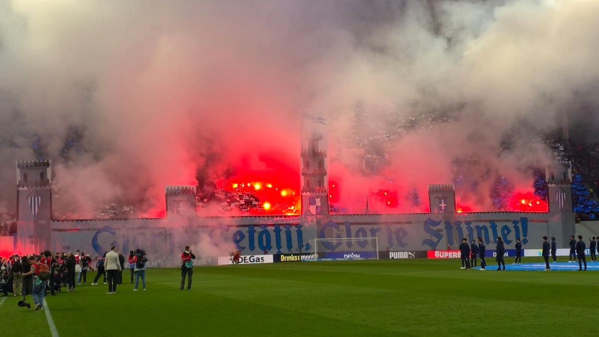 Oltenii au aprins peluza la meciul de titlu din Bănie! Demersul organizatorilor, imediat după golul de 2-0