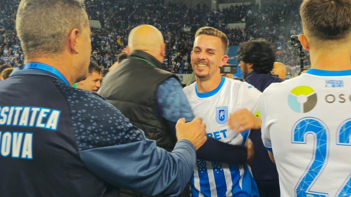 Petrecerea Craiovei s-a mutat pe malul lacului! Mihai Rotaru, scandări cot la cot cu jucătorii