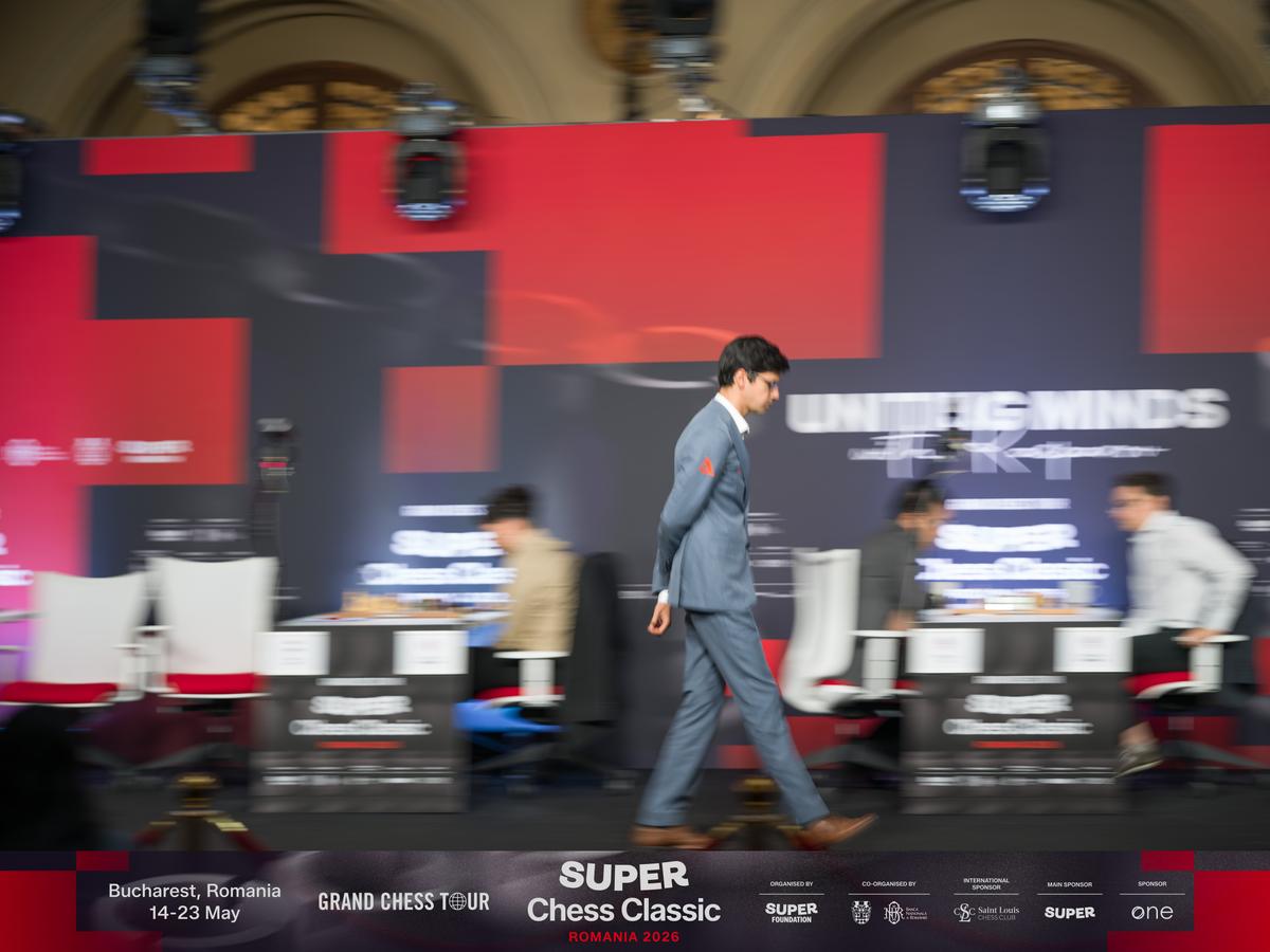 Van Foreest și Giri, victoriile zilei la București:  cinci jucători la egalitate după runda a III-a a Super Chess Classic România