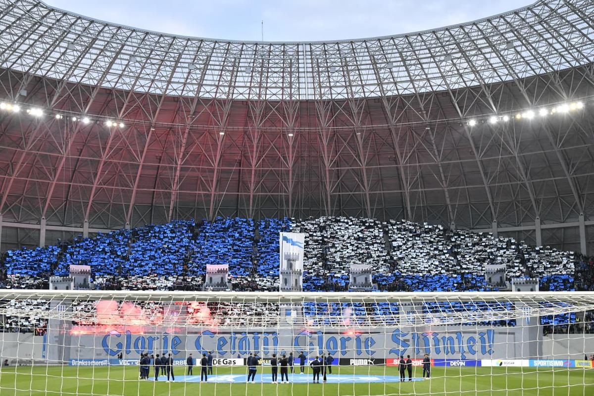 Oltenii au aprins peluza la meciul de titlu din Bănie! Demersul organizatorilor, imediat după golul de 2-0