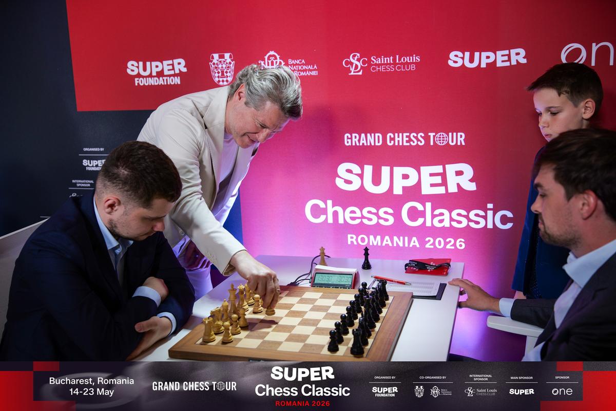 Van Foreest și Giri, victoriile zilei la București:  cinci jucători la egalitate după runda a III-a a Super Chess Classic România