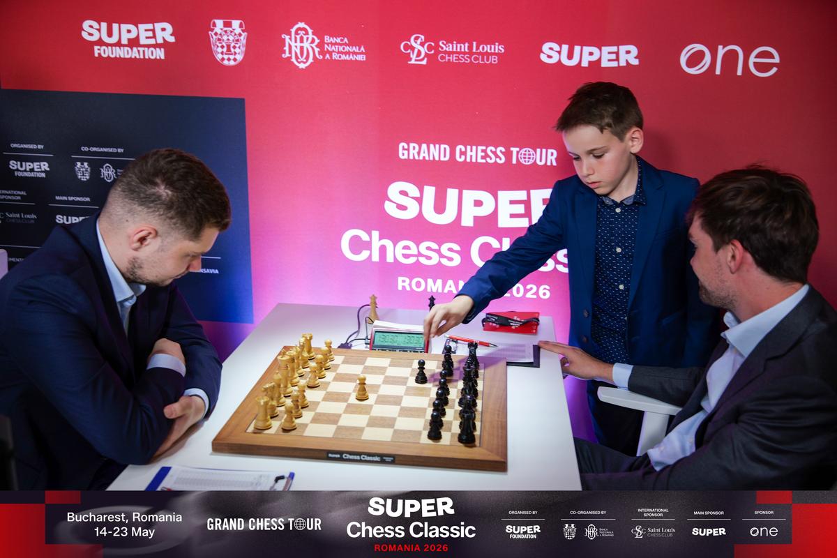 Van Foreest și Giri, victoriile zilei la București:  cinci jucători la egalitate după runda a III-a a Super Chess Classic România