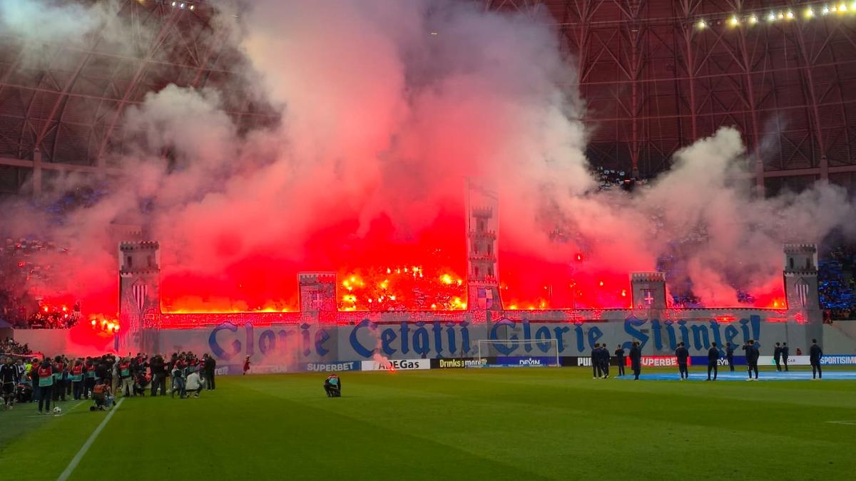 Oltenii au aprins peluza la meciul de titlu din Bănie! Demersul organizatorilor, imediat după golul de 2-0