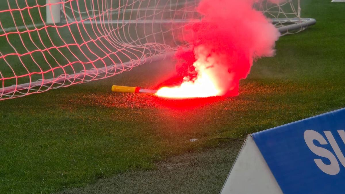 Oltenii au aprins peluza la meciul de titlu din Bănie! Demersul organizatorilor, imediat după golul de 2-0