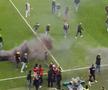 Meci abandonat în ultima etapă din Ligue 1 » Suporterii au intrat pe teren și au aruncat cu torțe spre banca tehnică