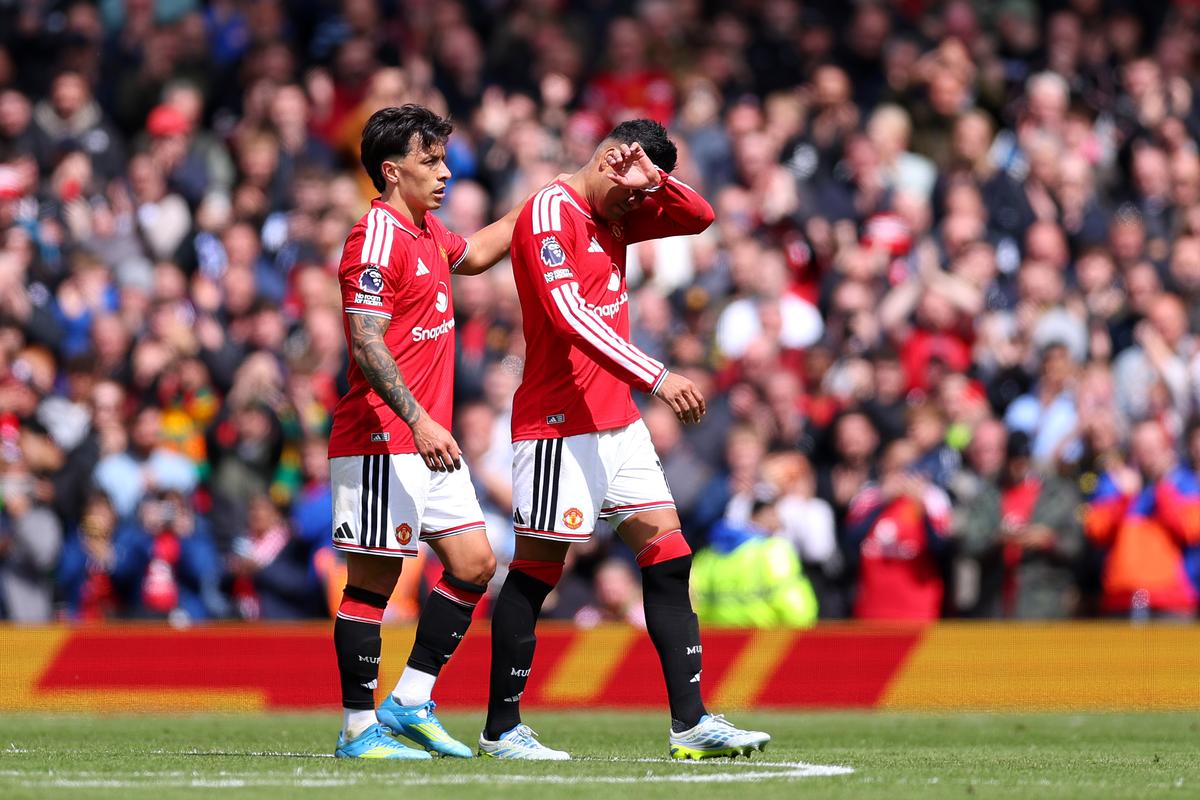 Casemiro, aplaudat la scenă deschisă după ultimul meci acasă pentru Manchester United: „Voi, suporterii, sunteți cel mai bun lucru!”
