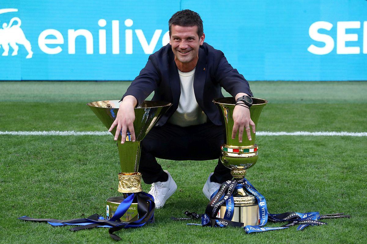 Cristi Chivu, după ce a ridicat trofeul de campion: „Jucătorii m-au împins acolo, eu nu voiam! Nu am nevoie de laude”