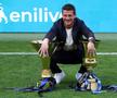 Cristi Chivu, cu cele două trofee cucerite în acest sezon // foto: Guliver/gettyimages
