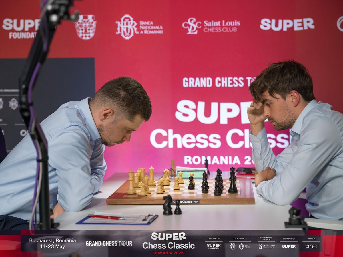 Van Foreest și Giri, victoriile zilei la București:  cinci jucători la egalitate după runda a III-a a Super Chess Classic România