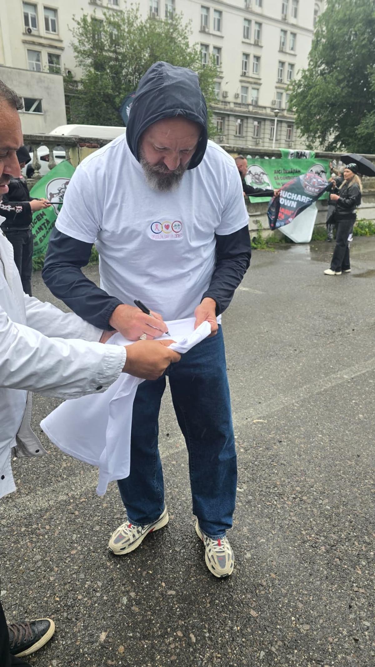 Adunare specială la Institutul Clinic Fundeni: Bogdan Stelea și zeci de motocicliști au adus cadouri