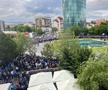 Chiar e atmosferă de titlu! Cum i-au așteptat ultrașii pe jucătorii Craiovei + clujenii, nevoiți să schimbe planul