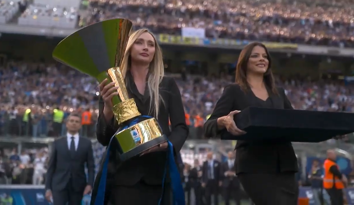 Inter s-a încurcat cu Verona, însă e sărbătoare la Milano » Cristi Chivu a primit trofeul pe San Siro