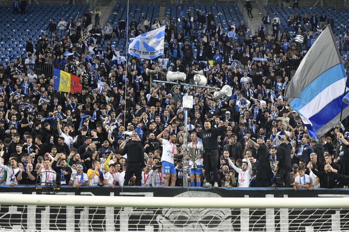 Universitatea Craiova, imagini cu trofeul