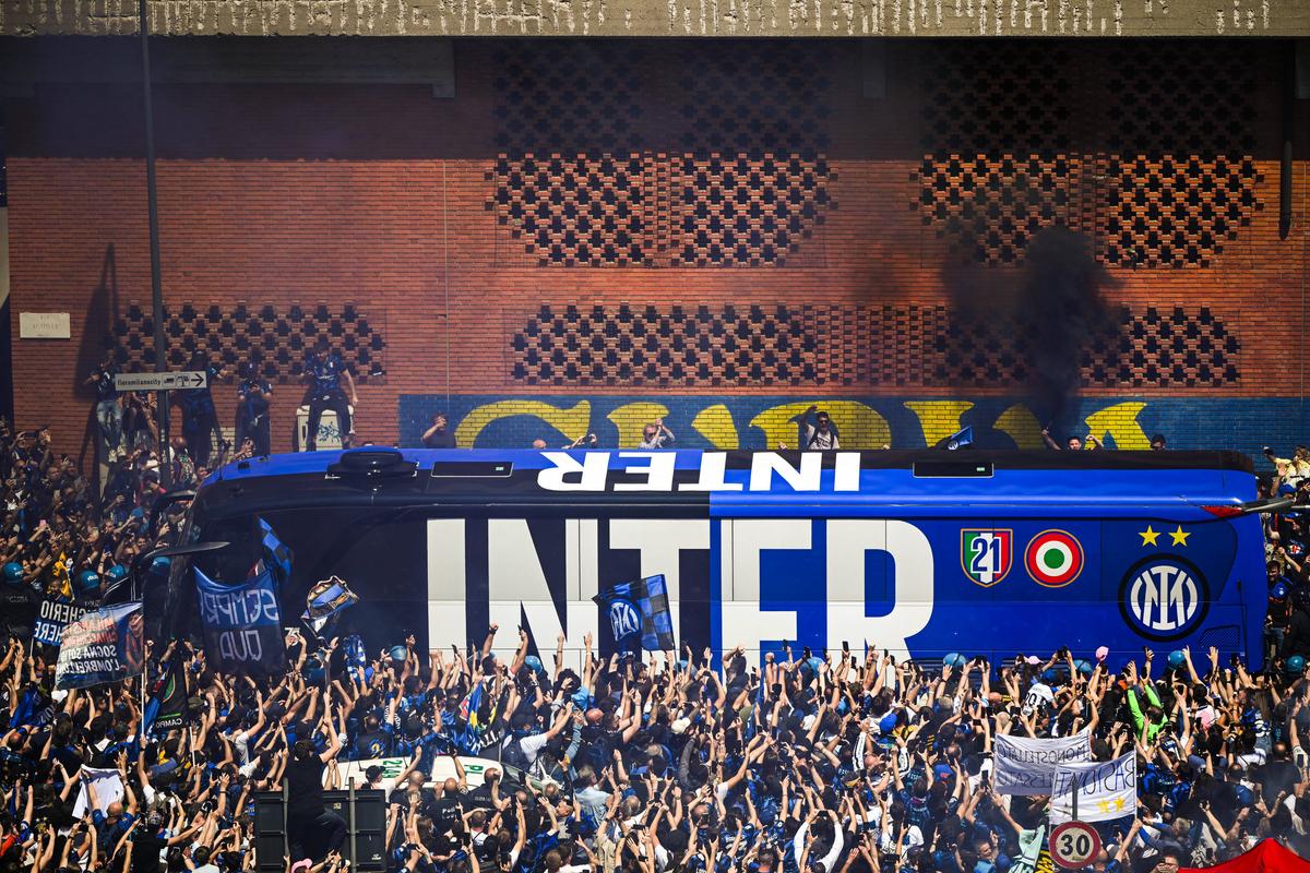 Cristi Chivu, descătușat la parada lui Inter! Accesoriul care a atras atenția, purtat de antrenor și de Marcus Thuram