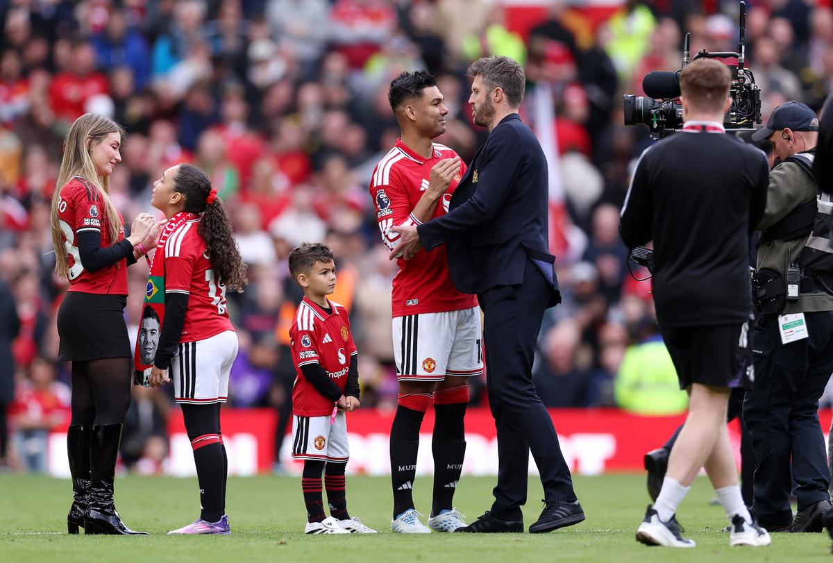 Casemiro, aplaudat la scenă deschisă după ultimul meci acasă pentru Manchester United: „Voi, suporterii, sunteți cel mai bun lucru!”