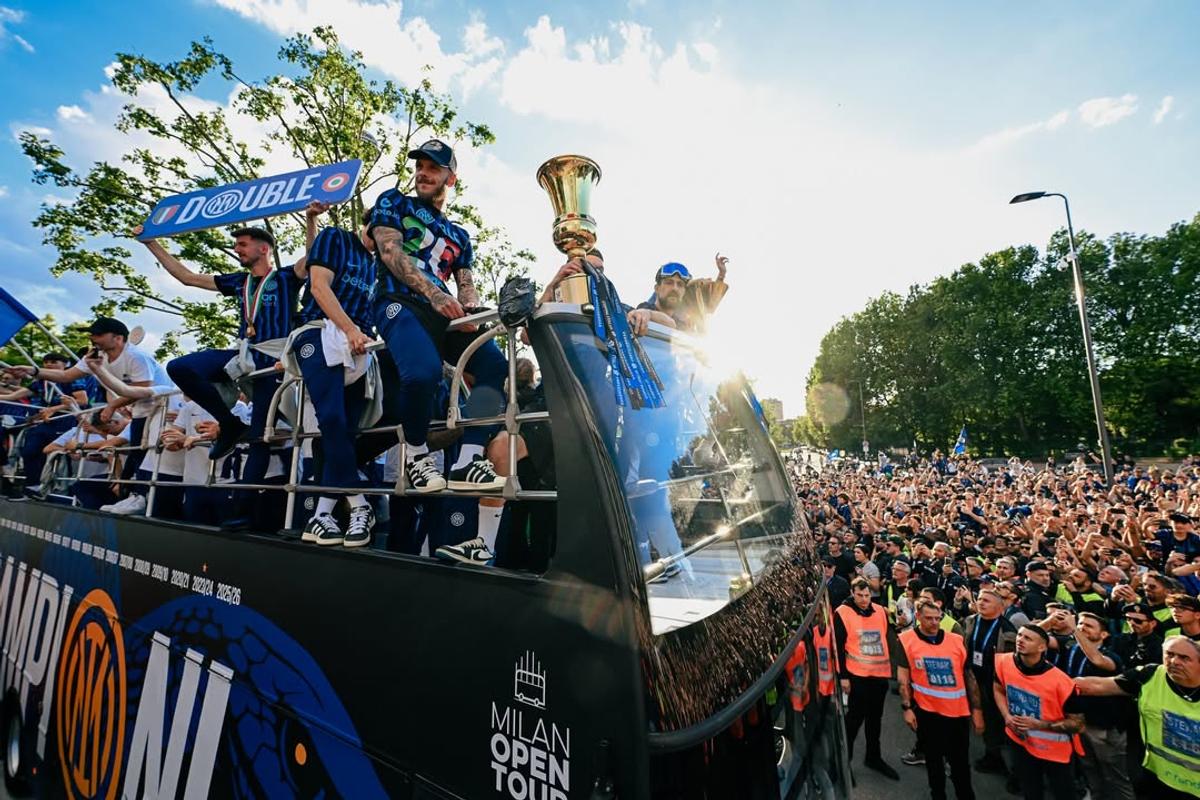 Paradă Inter după „dubla” cu Chivu