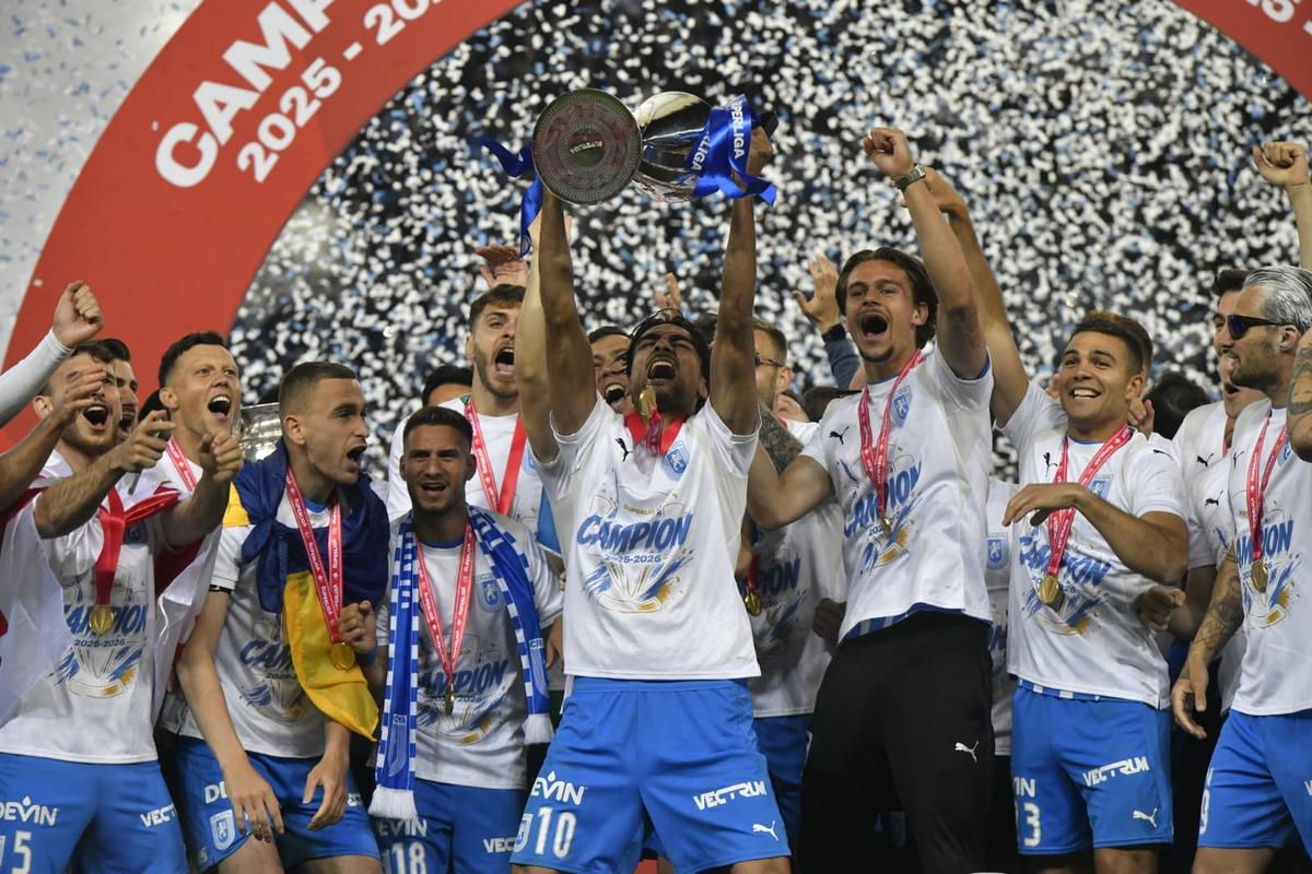 Universitatea Craiova, imagini cu trofeul