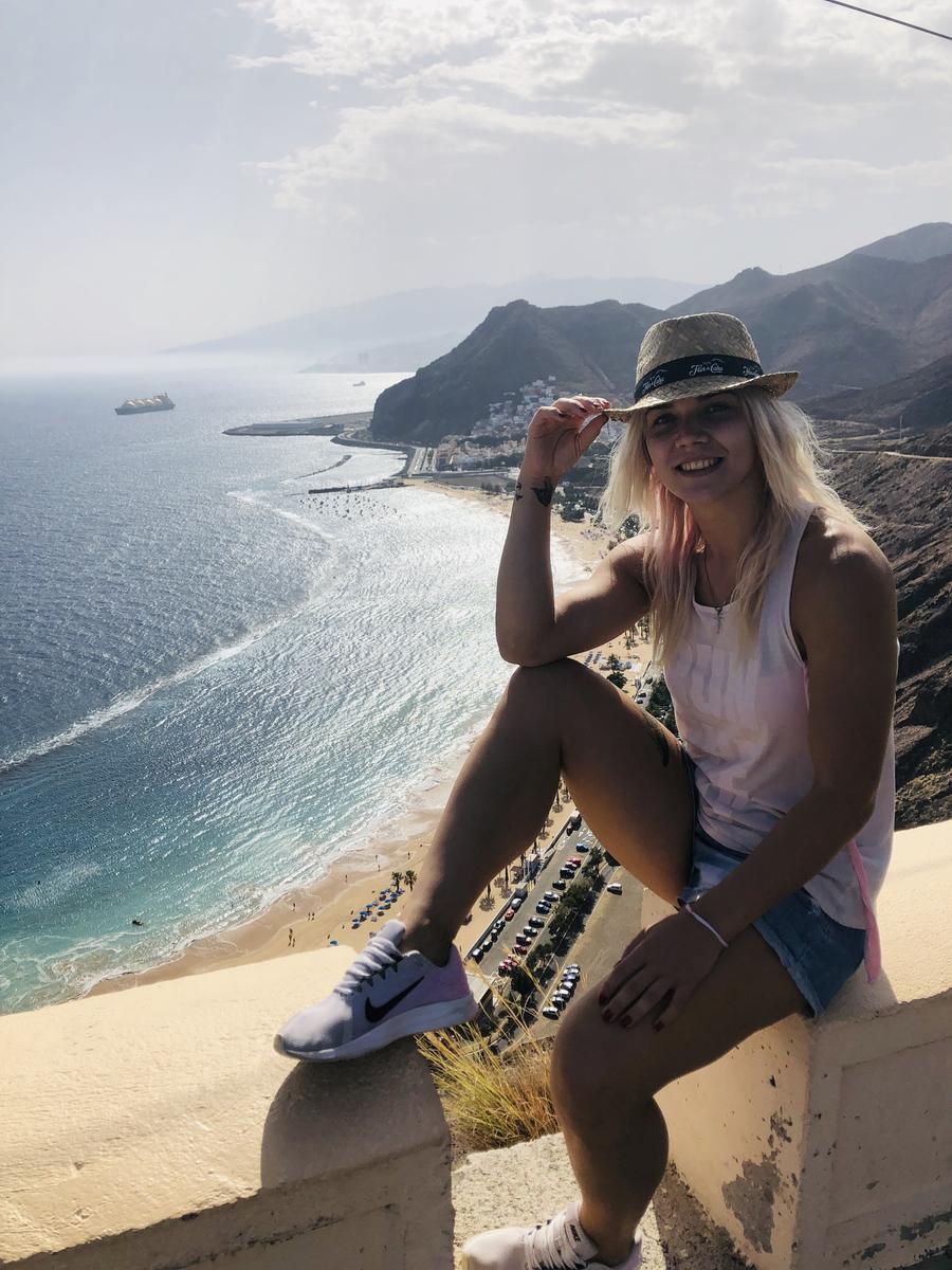 Tenerife, de sus Povestea Angelei Cioca, sportiva care va debuta în handbalul românesc la 25 de ani