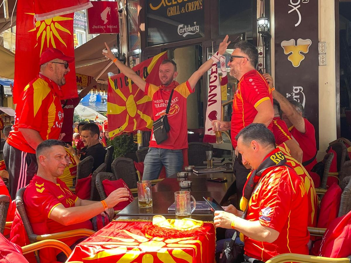 Ucraina - Macedonia de Nord » Suporterii, în Centrul Vechi