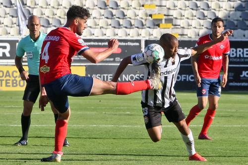 Pedro Machado (stânga) în tricoul lui Oliveirense. Foto: Imago Images
