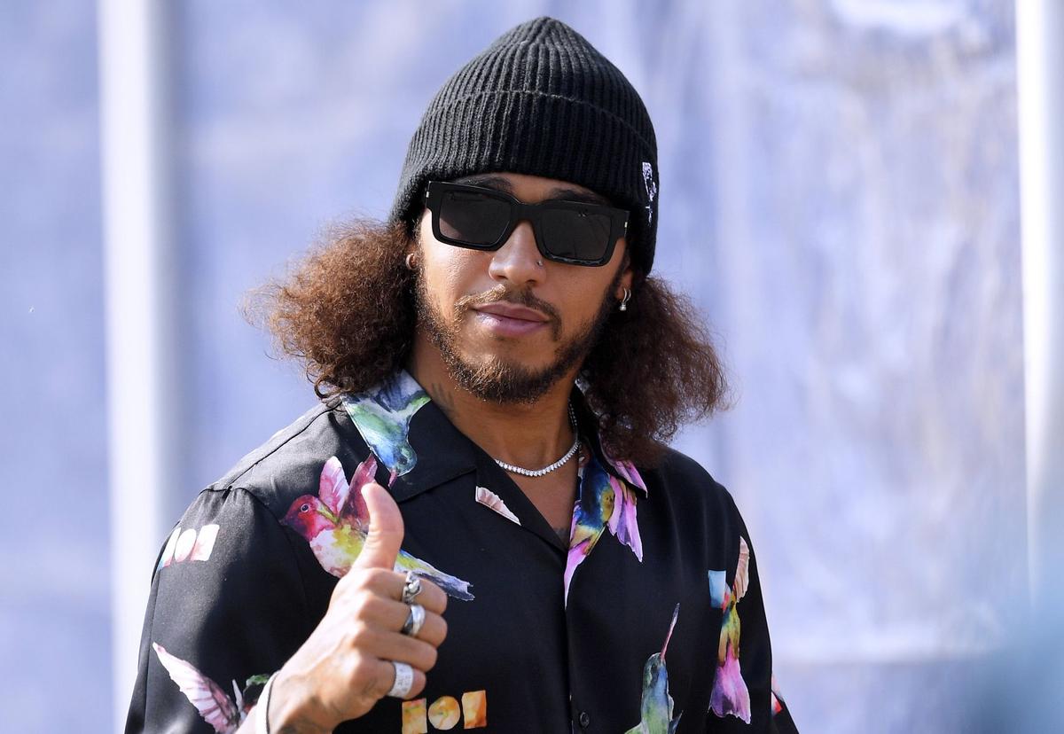 Lewis Hamilton, o nouă apariție inedită » Cum a apărut la Marele Premiu din Canada și o colecție cu cele mai inedite look-uri ale sale
