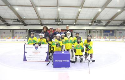 Allianz-Țiriac International Trophy, primul turneu internațional de hochei pentru juniori din România, a debutat vineri cu categoria de vârstă U6