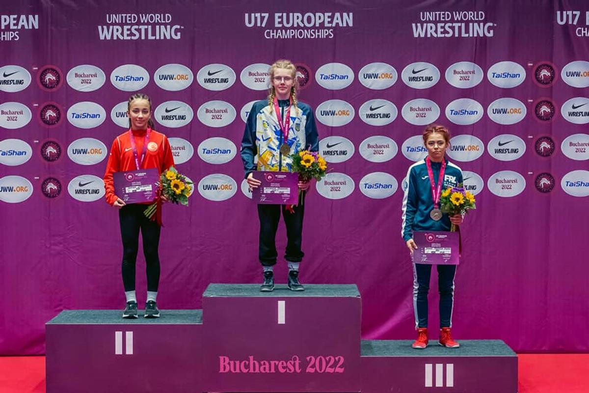 FOTO Seară memorabilă la Campionatul European de lupte U17: argint, aur și bronz pentru România!