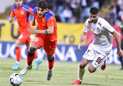 Florin Ștefan, în alb, într-un meci cu FCSB // foto: Imago Images