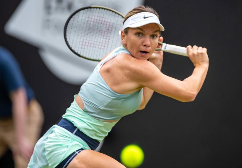 Simona Halep (30 de ani, locul 20 WTA) a învins-o pe britanica Katie Boulter (25 de ani, 141 WTA), scor 6-4, 6-1, și s-a calificat în semifinalele turneului de la Birmingham.