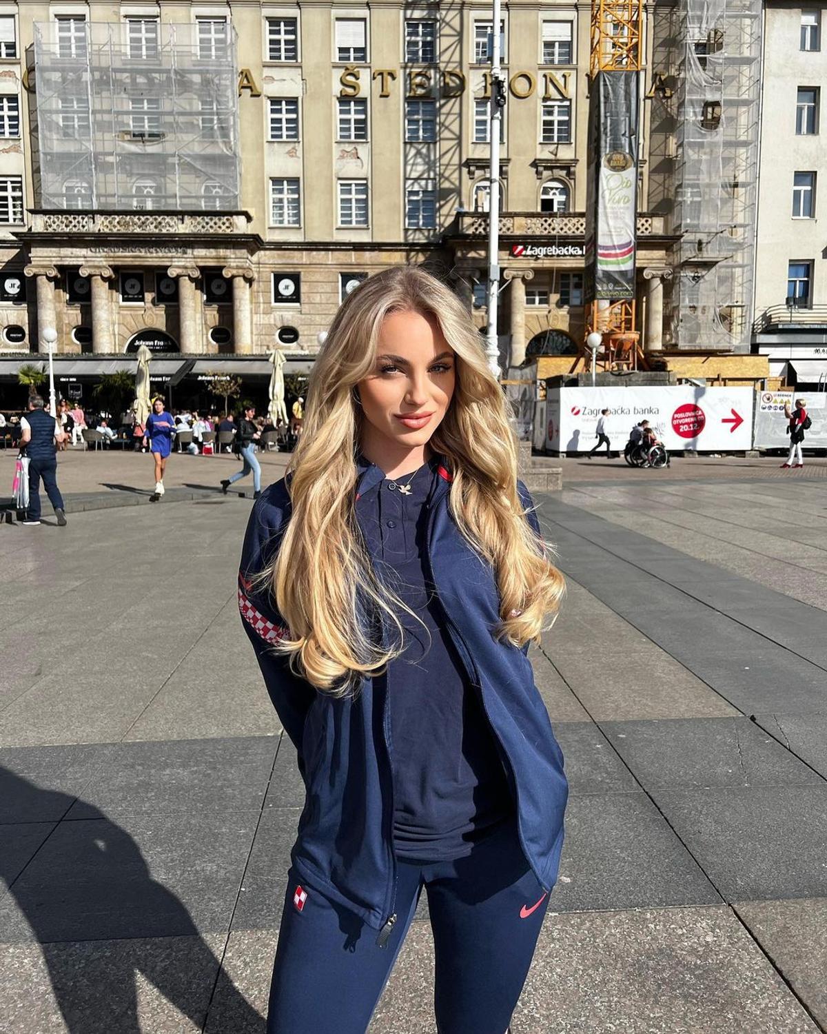 Cea mai frumoasă fotbalistă din lume, criticată dintr-un motiv incredibil: „Mai are de învățat”