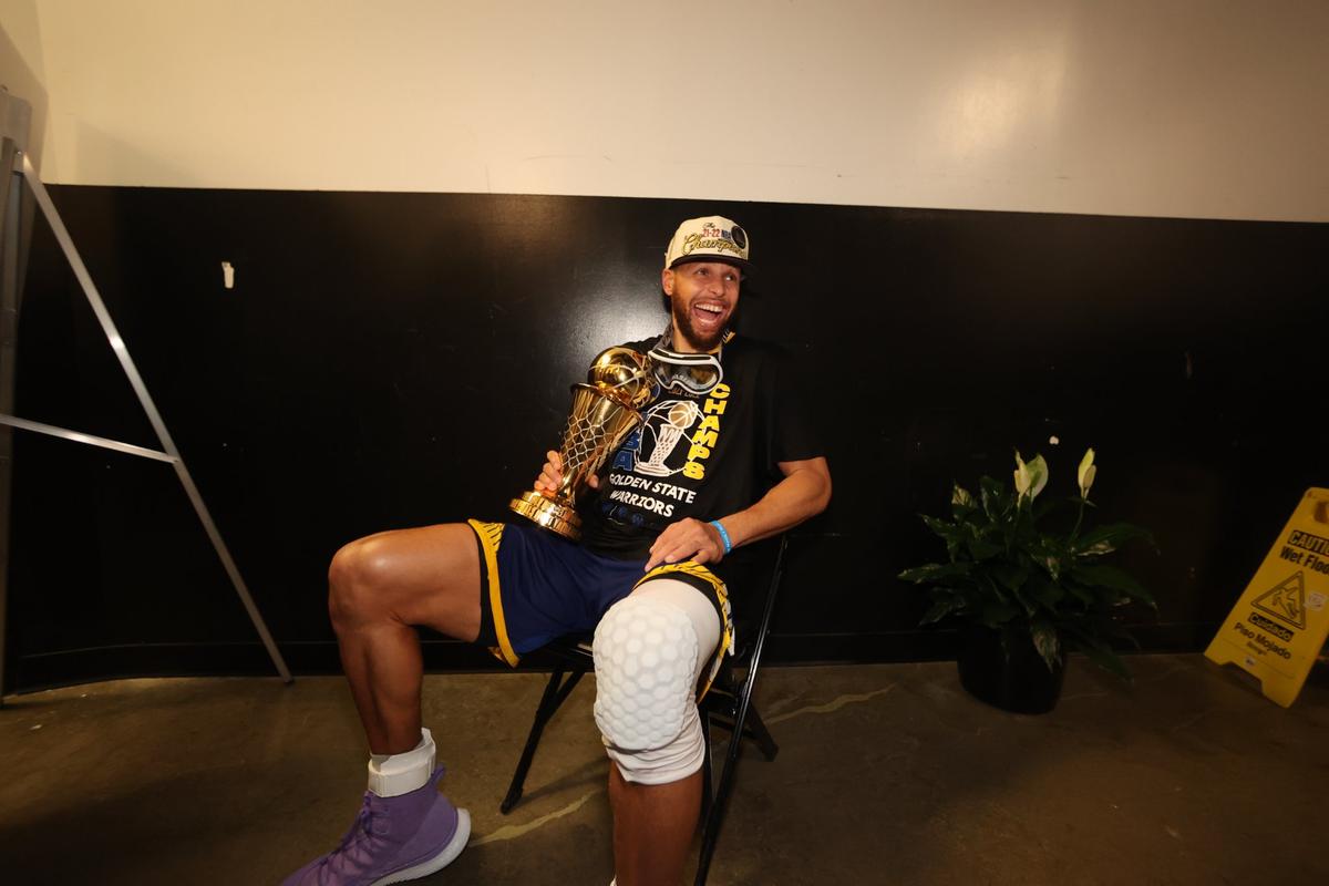 Dinastia Warriors! Golden State e din nou campioană NBA » Ridică trofeul chiar pe terenul lui Boston Celtics! Curry, MVP-ul finalei