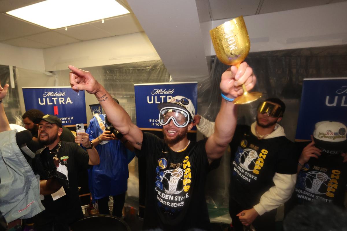 Dinastia Warriors! Golden State e din nou campioană NBA » Ridică trofeul chiar pe terenul lui Boston Celtics! Curry, MVP-ul finalei