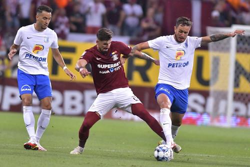 Damien Dussaut (stânga) se întoarce la Farul
