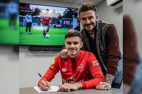 Romeo James Beckham (20 de ani, extremă dreapta), unul dintre fiii lui David Beckham (48), a fost achiziționat definitiv de Brentford B.