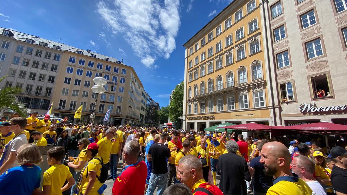Imagini fabuloase cu suporterii români » Fanii au invadat străzile din Munchen, imagini geniale surprinse de GSP înainte de meci