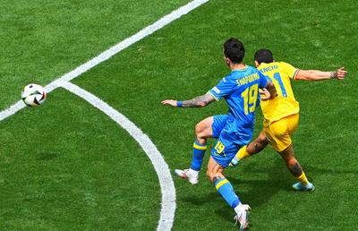 BOOM! Stanciu l-a executat pe Lunin din afara careului, cu un șut din prima, în România - Ucraina! „Execuție de mare maestru!”