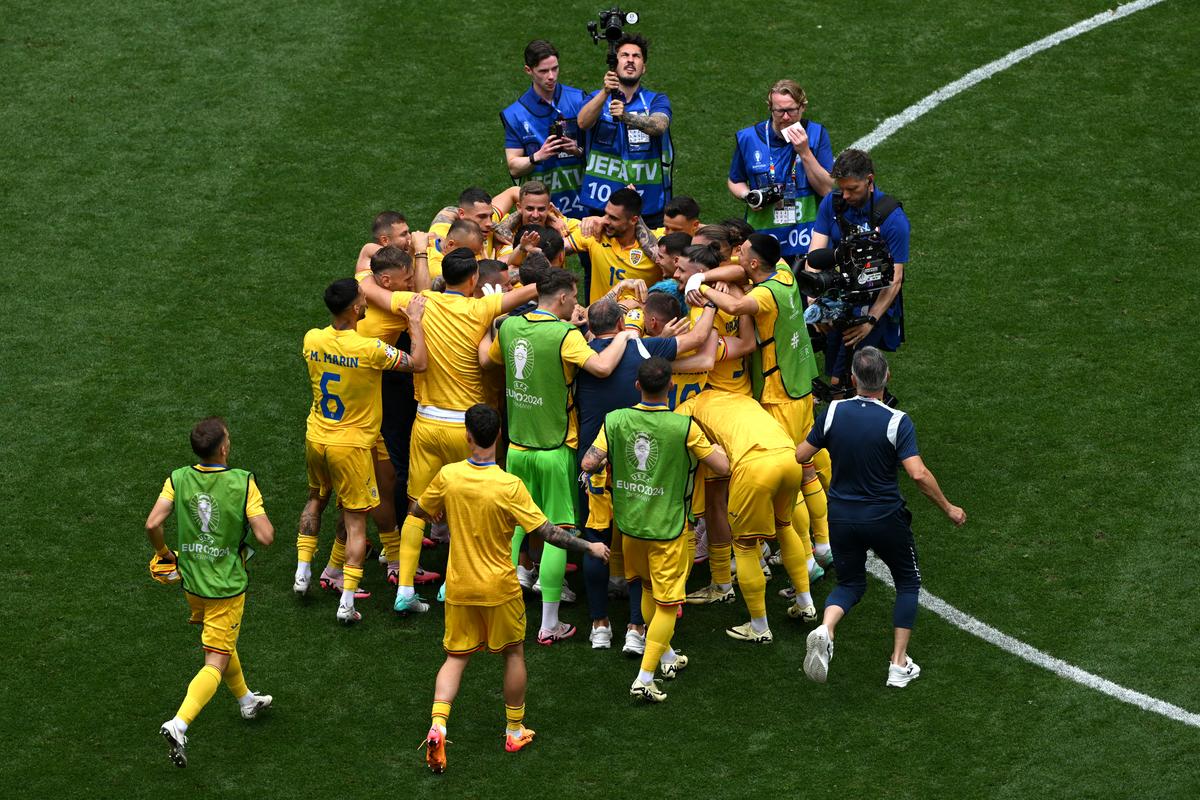 Ianis Hagi, șef de galerie! Ce s-a întâmplat pe gazon la final: imagini ANTOLOGICE de la trimișii speciali GSP