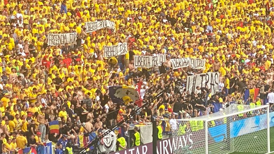 10 detalii observate de pe stadion la România - Ucraina » Țiriac, Lucescu și câinii care au intrat în vestiar