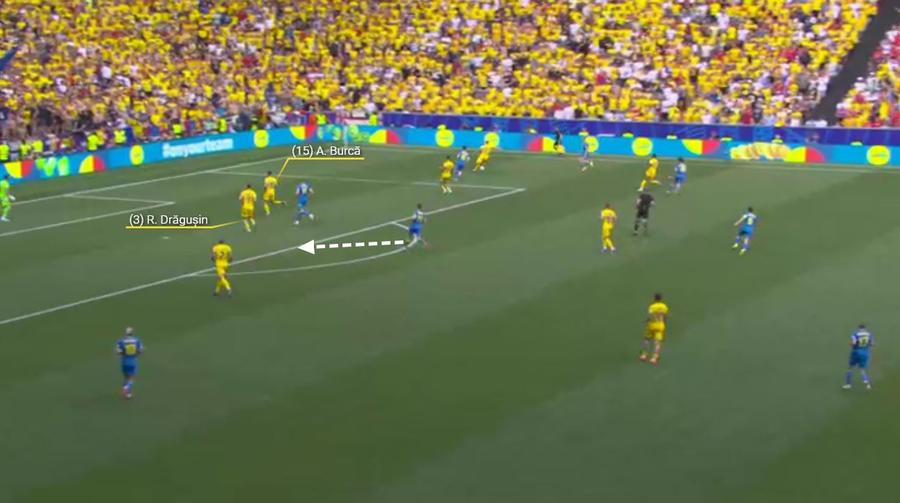Radu Drăgușin pierde omul din marcaj. Foto: Analiză Wyscout Edi Iordănescu, inginerie în detaliu » Am descompus punct cu punct tactica perfectă din România - Ucraina 3-0, meciul unei generații