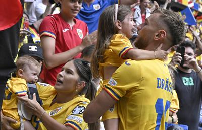 Au plâns ca niște copii! Cadre emoționante la întâlnirea dintre „tricolori” și familiile prezente la Munchen