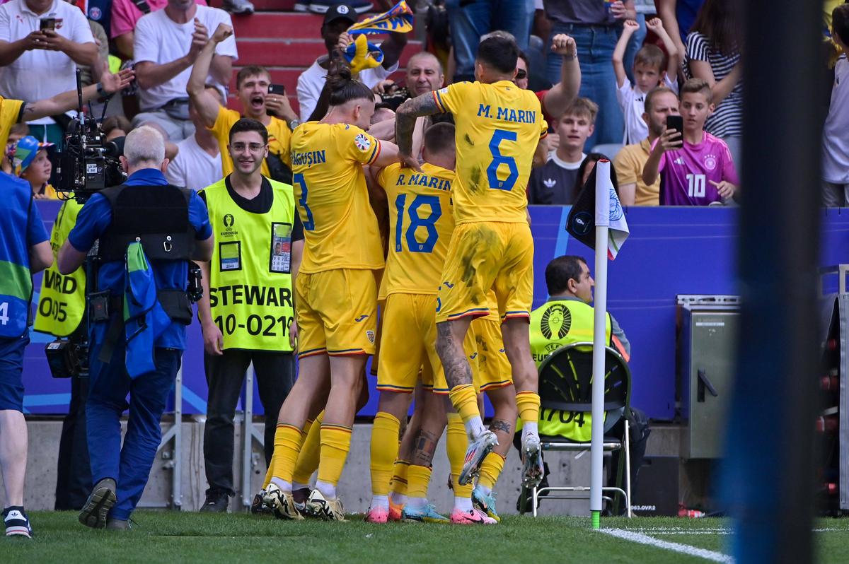 Bucurie ponderată chiar și după 3-0 cu Ucraina: „Am câștigat doar un meci. Suntem una dintre cele mai slab cotate echipe de la acest European”