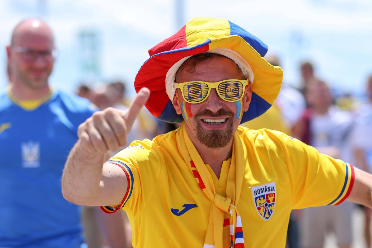 Au plâns ca niște copii! Cadre emoționante la întâlnirea dintre „tricolori” și familiile prezente la Munchen